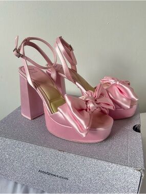 ALDO x Disney Step Sisters Heel
Pink Satin Bow Platform Heels
Womens Size 9